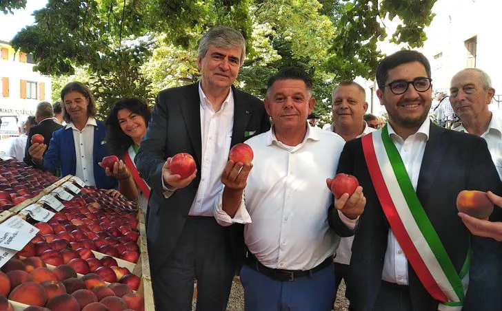 Gianluca Fugolo con il sottosegretario alla Cultura Gianmarco Mazzi e il sindaco di Pescantina Aldo Vangi