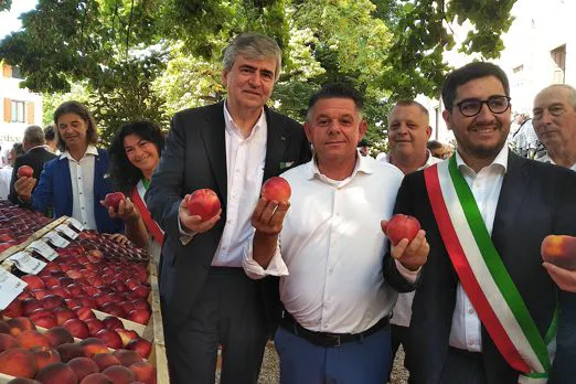 Gianluca Fugolo con il sottosegretario alla Cultura Gianmarco Mazzi e il sindaco di Pescantina Aldo Vangi