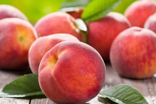Diminuiscono le superfici coltivate, aumenta l'offerta di prodotto, calano i prezzi all'origine delle pesche