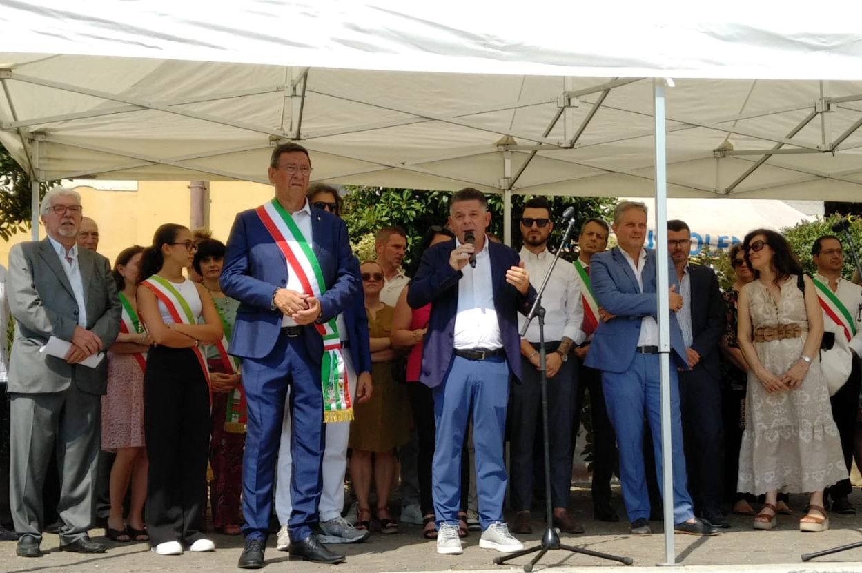 le autorità al palco della Mostra delle Pesche